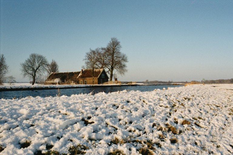 2004010218 sneeuw huis